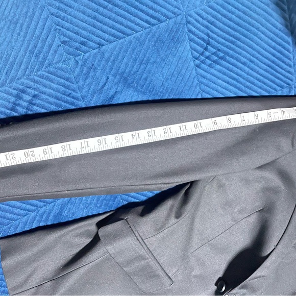 Young man’s  black, Italian fine wool suit sz 34 jacket, 28 pants. - Picture 7 of 10